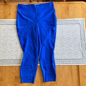 Blue lululemon Base Pace Crop - size 10